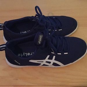 ASICS MetroLyte Walking Sneaker in Navy-White